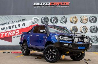 TOYOTA HILUX N80 4WD GD01 BLACK WITH CHROME INSERTS
